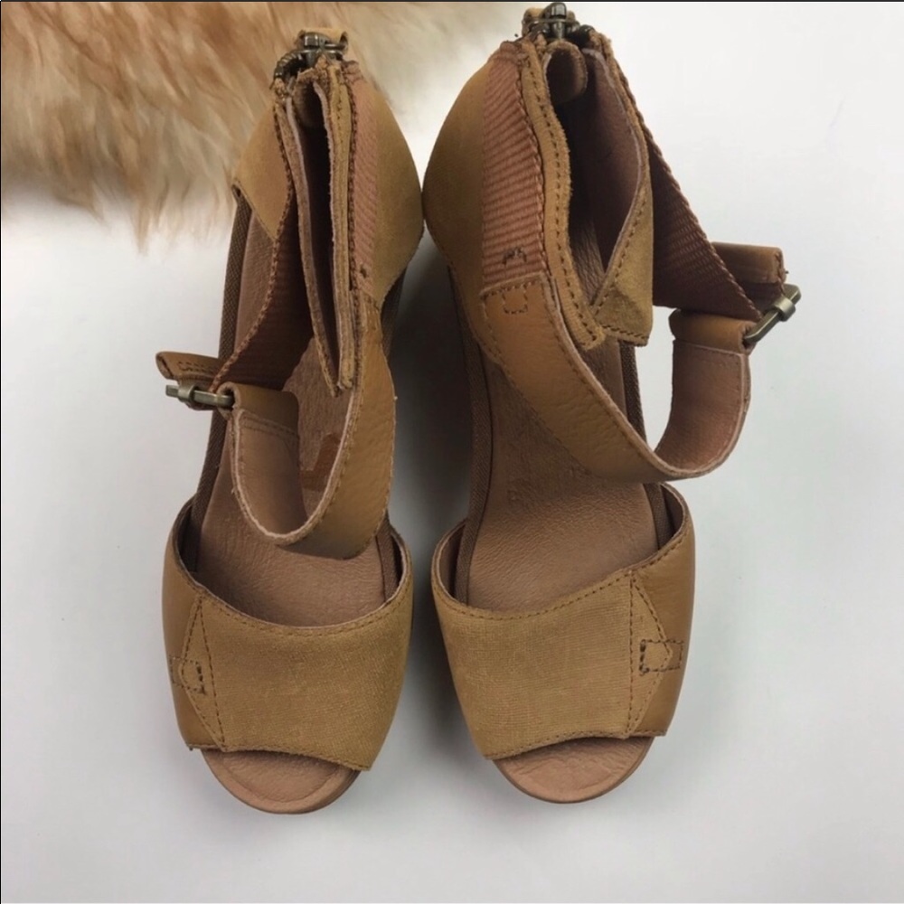 Sorel wedge sandals